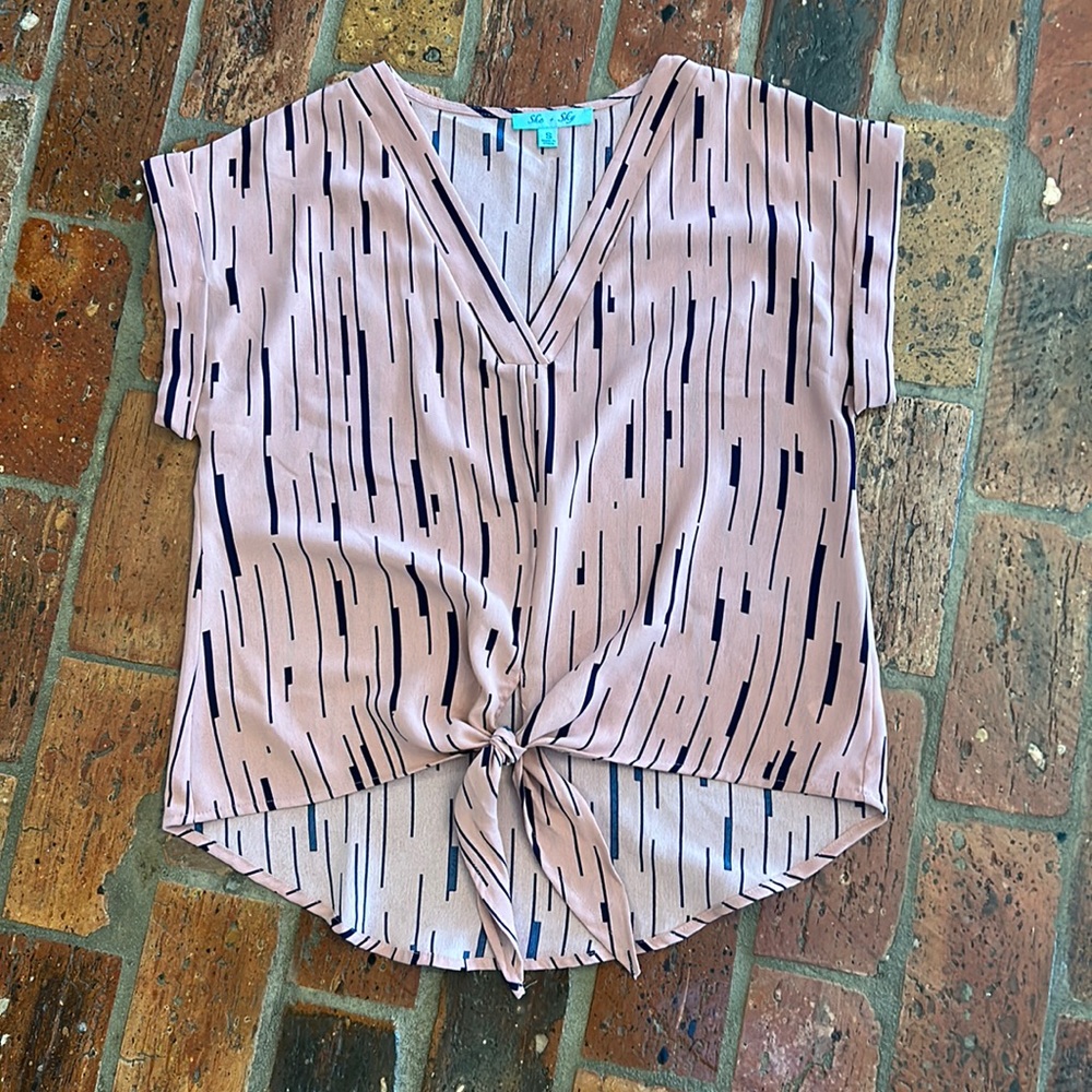 She + Sky Rose and navy v-neck tie waist top szS